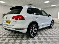 VOLKSWAGEN TOUAREG V6 R-LINE TDI BLUEMOTION TECHNOLOGY + IMMACULATE + PAN ROOF + FINANCE ARRNAGED +  - 2348 - 9