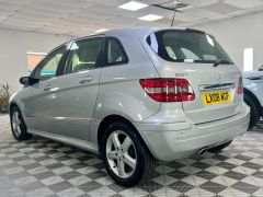MERCEDES B-CLASS B150 SE AUTOMATIC + LOW MILES + IMMACULATE + SERVICE HISTORY + - 2307 - 8