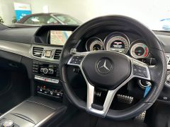 MERCEDES E-CLASS E250 CDI AMG SPORT + PANORAMIC ROOF + HYACINTH RED + 19 INCH ALLOYS +  - 2398 - 21
