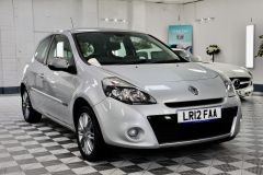 RENAULT CLIO DYNAMIQUE TOMTOM TCE + IMMACULATE + 1 OWNER FROM NEW + NEW SERVICE & MOT + FINANCE ARRANGED + - 2136 - 1