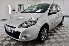 RENAULT CLIO DYNAMIQUE TOMTOM TCE + IMMACULATE + 1 OWNER FROM NEW + NEW SERVICE & MOT + FINANCE ARRANGED + - 2136 - 5